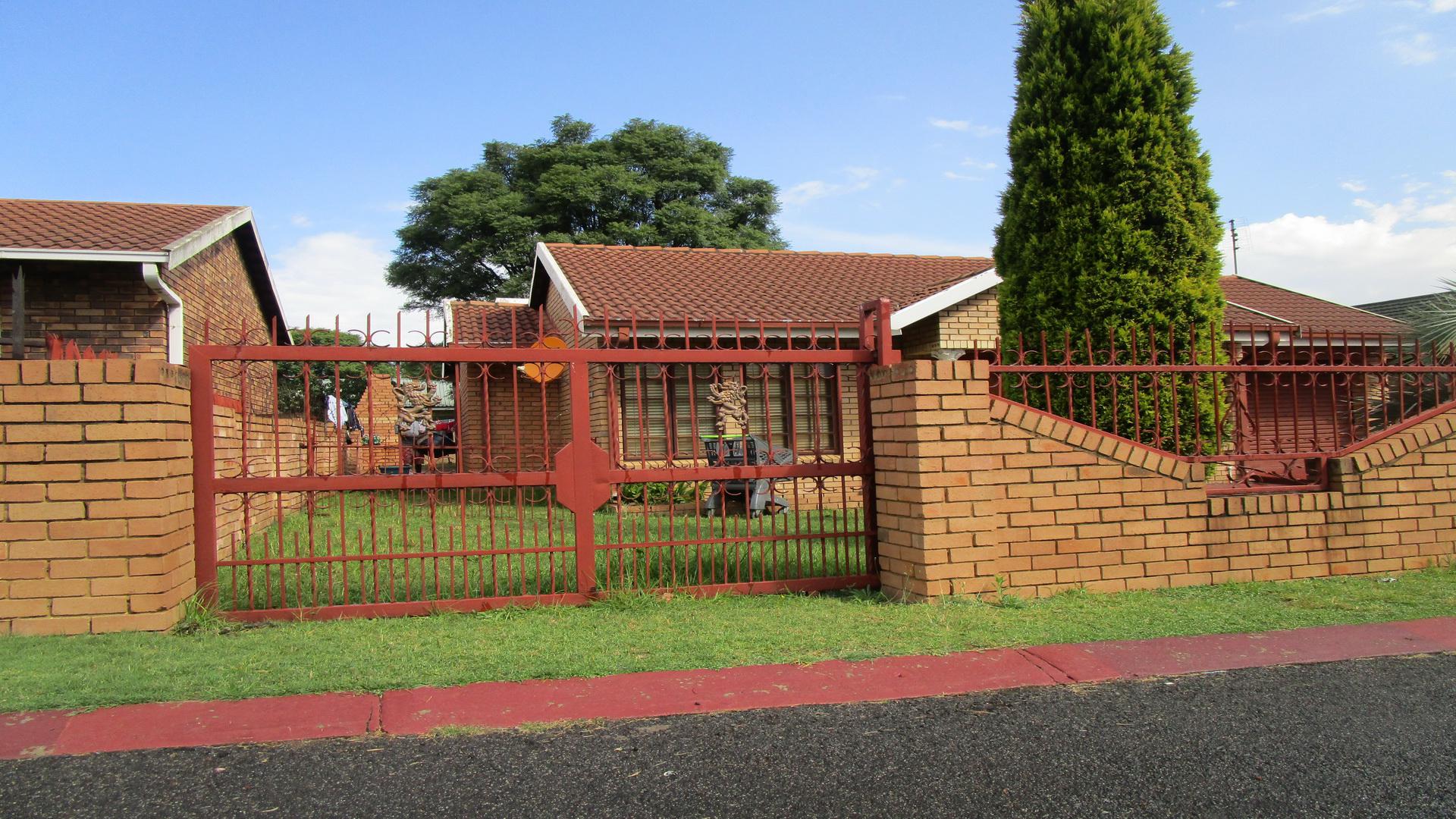 Standard Bank EasySell 3 Bedroom House for Sale in Emalahleni (Witbank