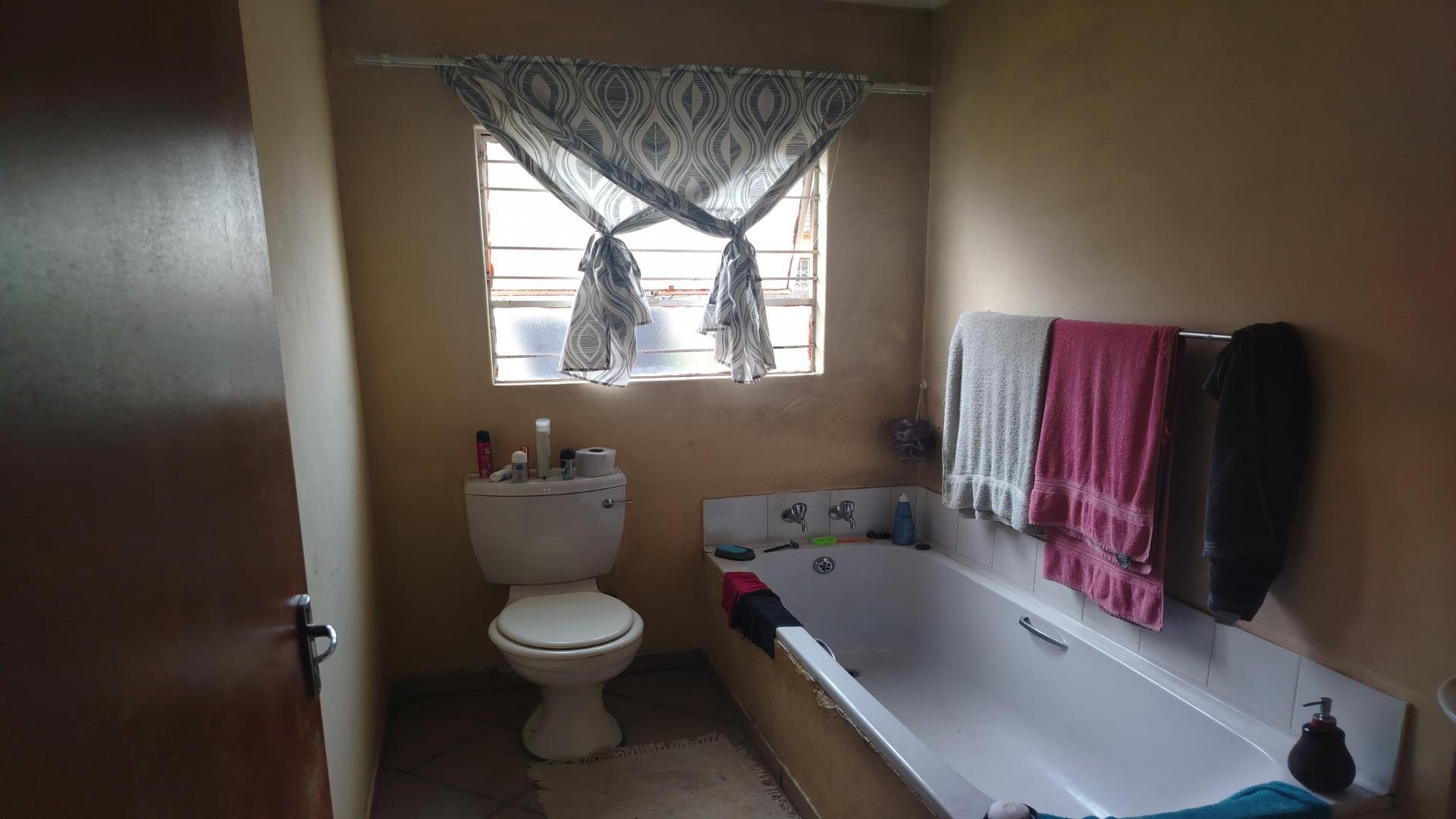 Bed Room 2 of property in Vanderbijlpark