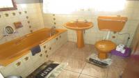 Main Bathroom - 5 square meters of property in Helikon Park