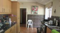 Kitchen - 17 square meters of property in Kloof 