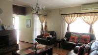 Lounges - 30 square meters of property in Kloof 