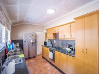 Kitchen - 17 square meters of property in Kloof 