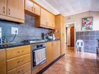 Kitchen - 17 square meters of property in Kloof 