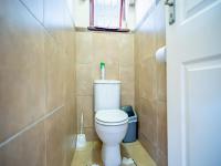 Bathroom 1 - 4 square meters of property in Kloof 