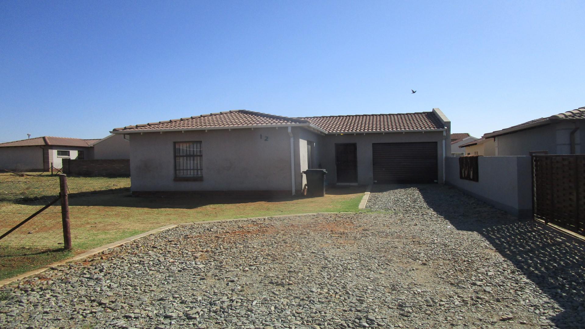 Front View of property in Hlanganani Village