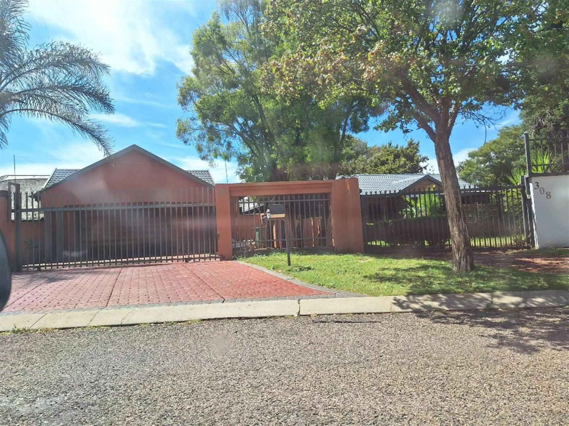 Front View of property in Doornpoort