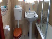 Bathroom 1 - 5 square meters of property in Beyers Park