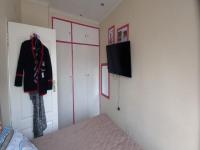 Bed Room 1 - 14 square meters of property in Beyers Park