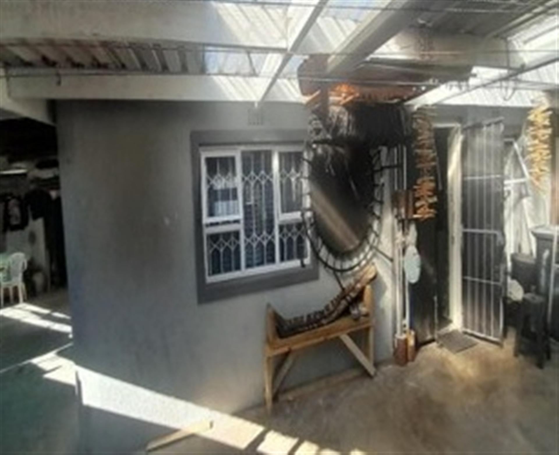 Front View of property in Hanover Park