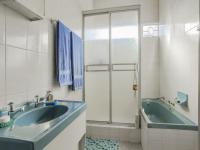 Bathroom 1 - 18 square meters of property in Brackenhurst