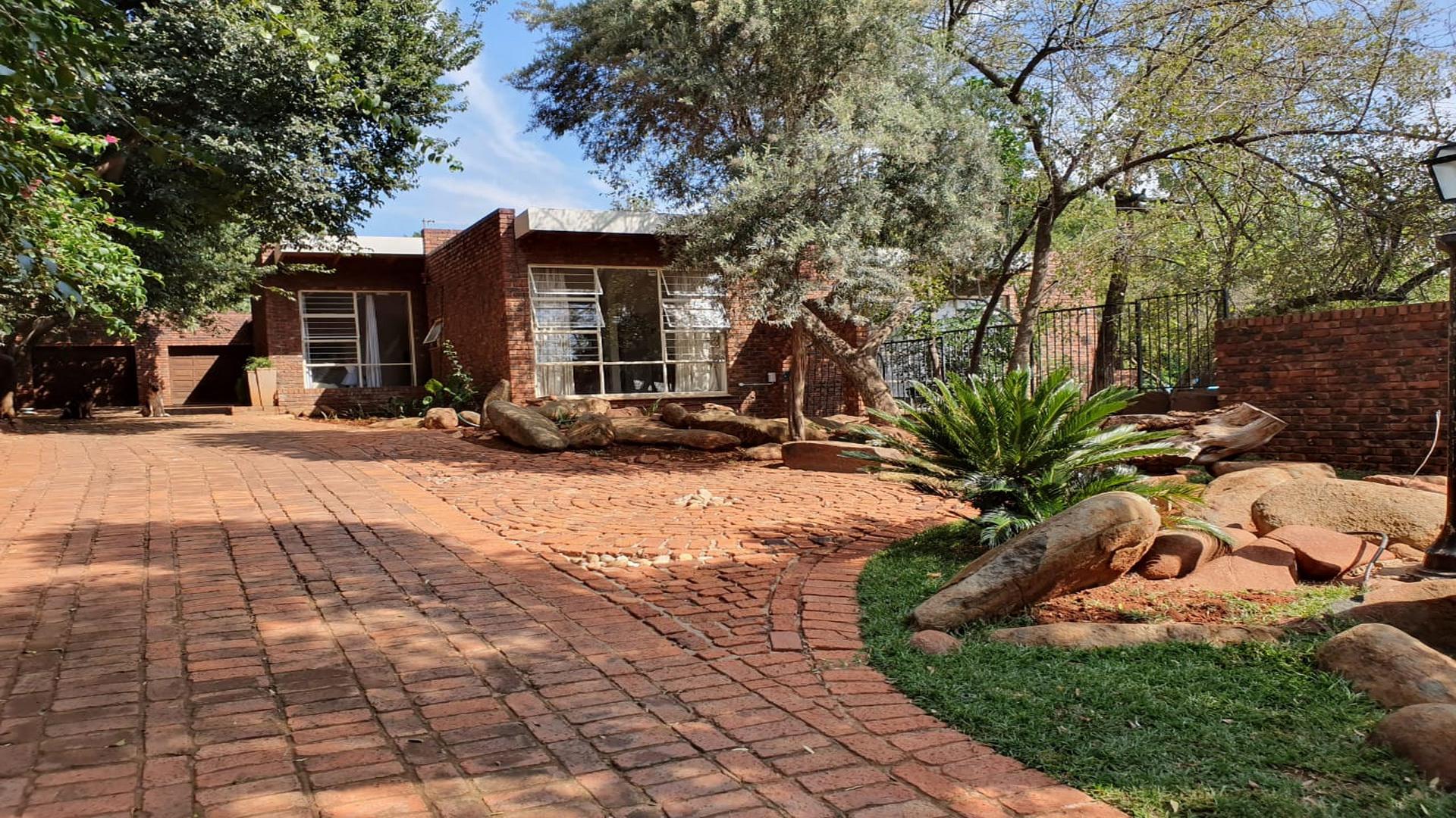 Front View of property in Lynnwood Ridge