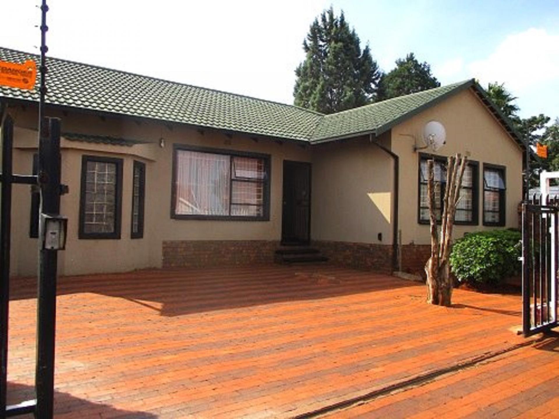 3 Bedroom House for Sale For Sale in Lenasia South MR296791 MyRoof