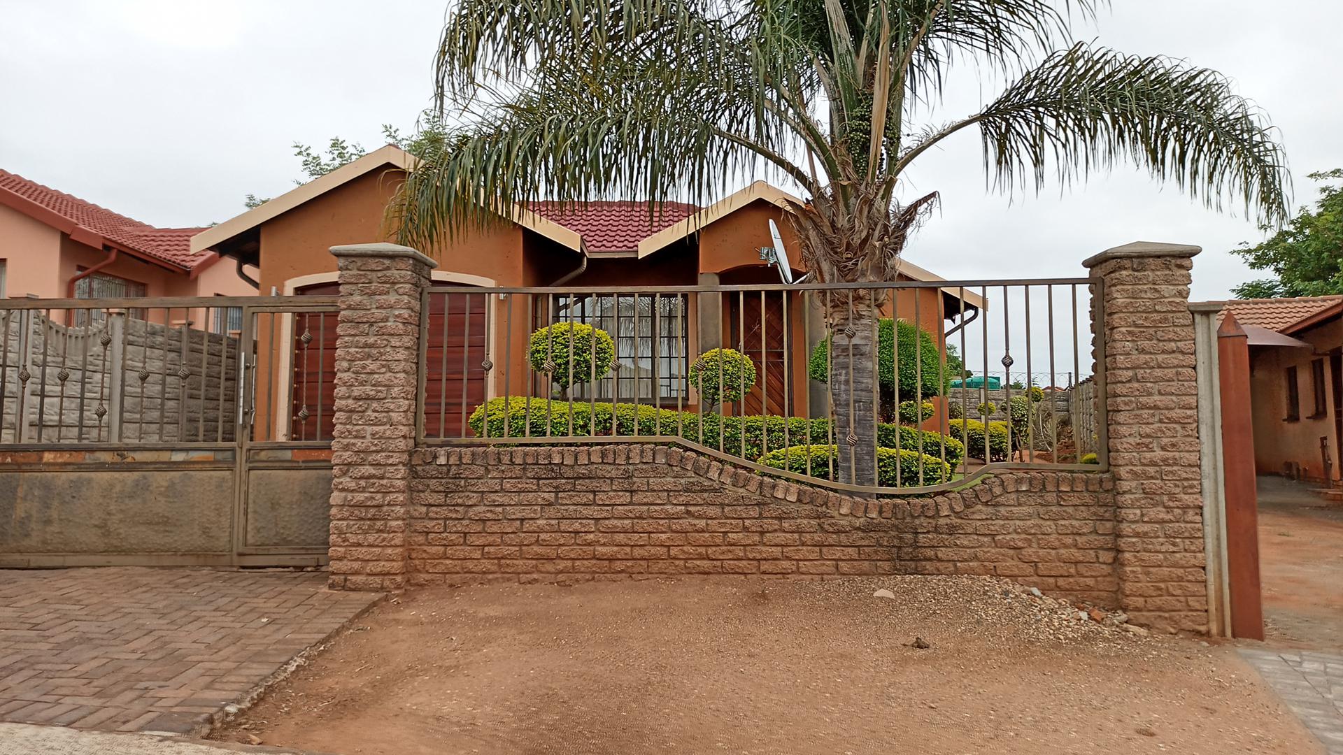 Front View of property in Tlhabane West