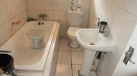 Bathroom 1 - 5 square meters of property in Vanderbijlpark