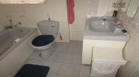 Bathroom 2 - 5 square meters of property in Mindalore