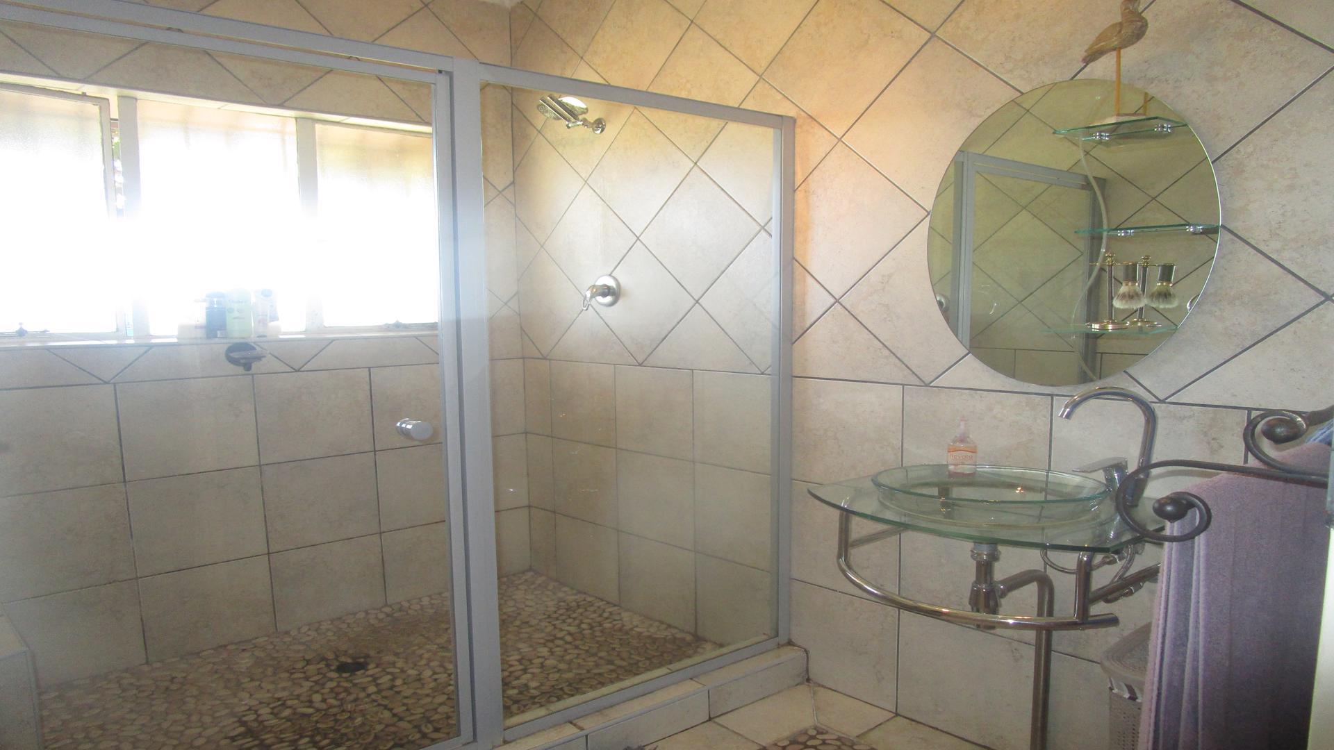 Bathroom 2 - 7 square meters of property in Buyscelia AH