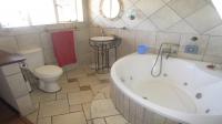 Main Bathroom - 5 square meters of property in Buyscelia AH