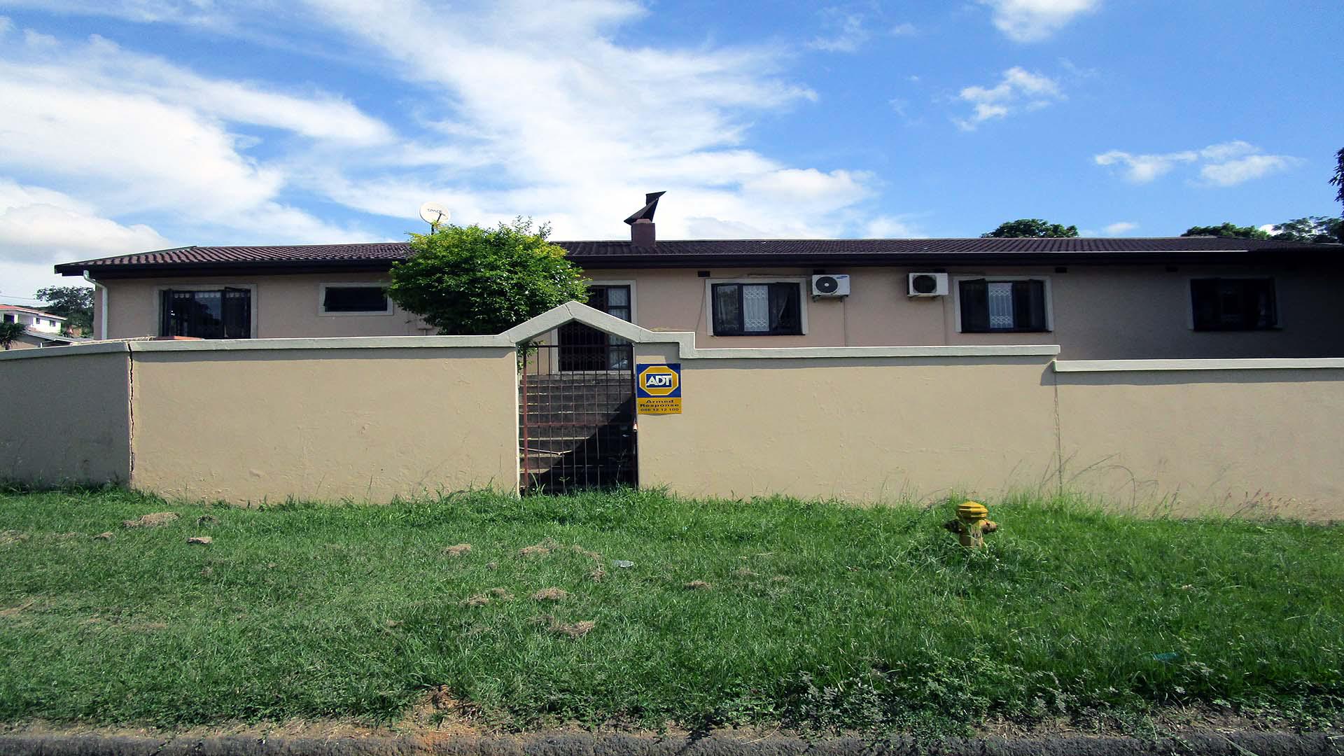 Front View of property in Umkumbaan