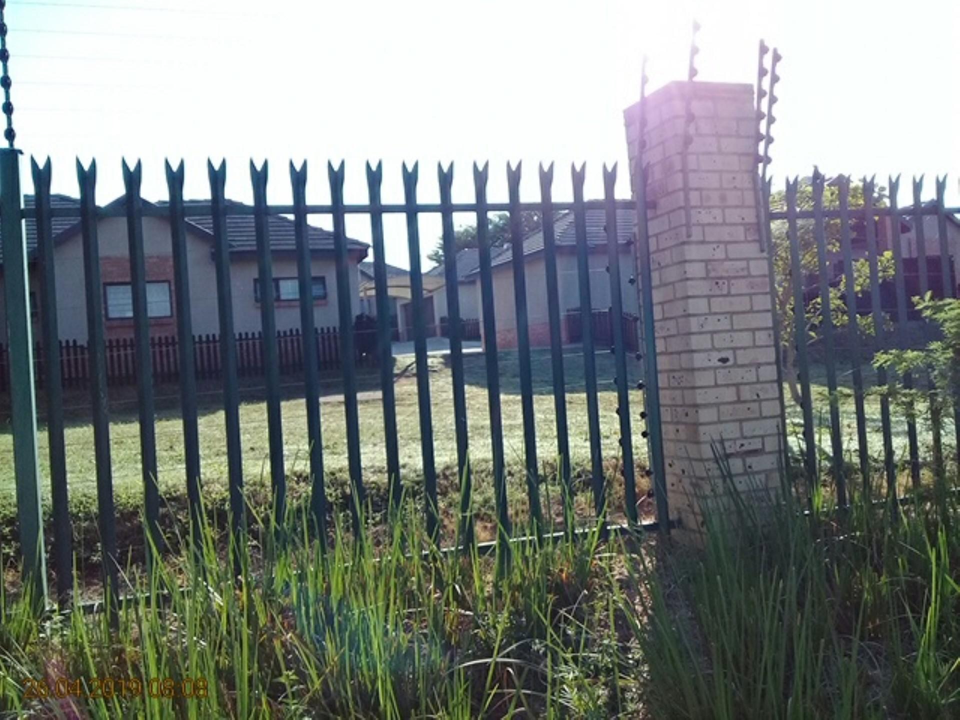 Front View of property in Riverside Park