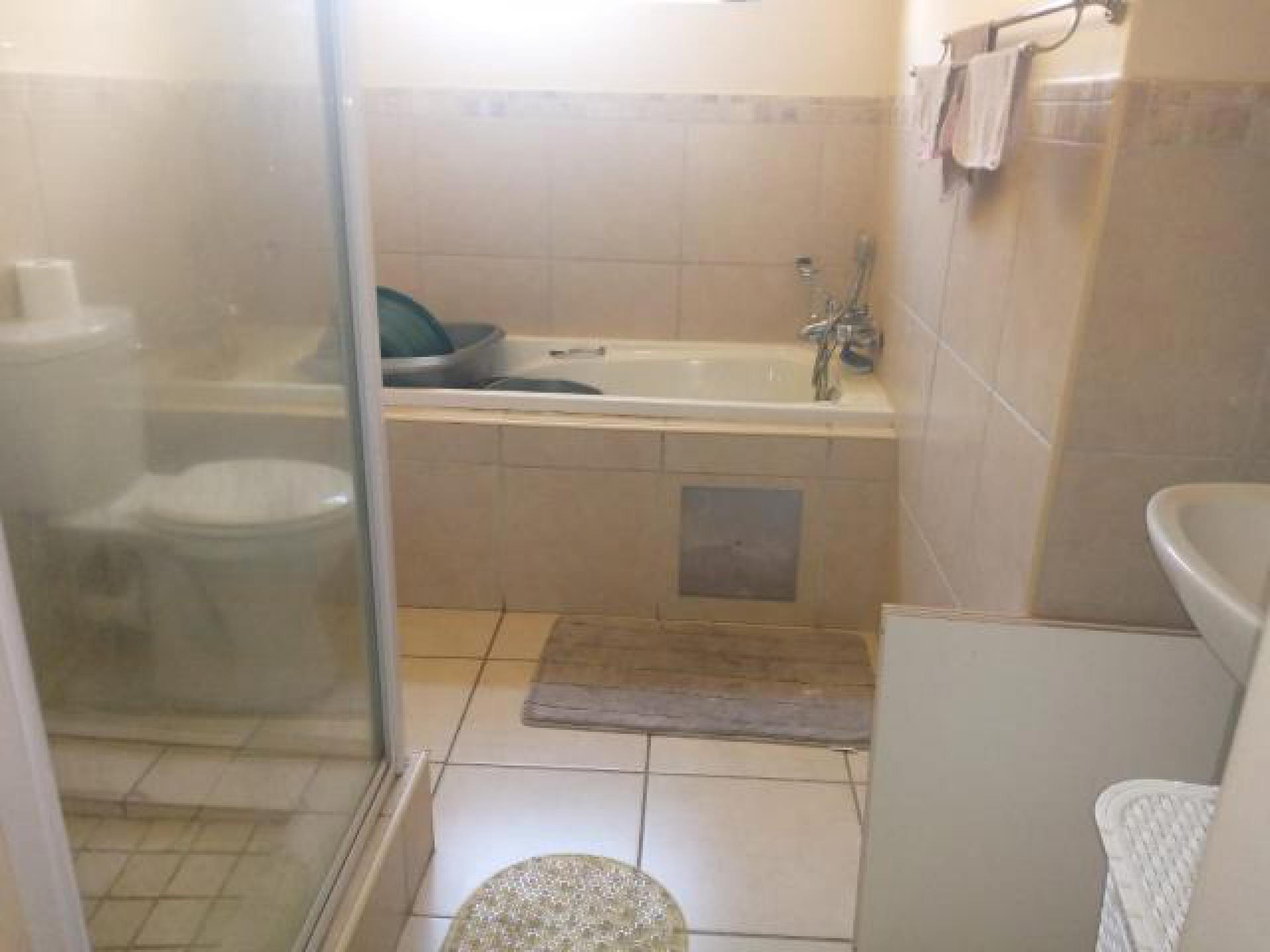 Bathroom 1 of property in Riverside Park