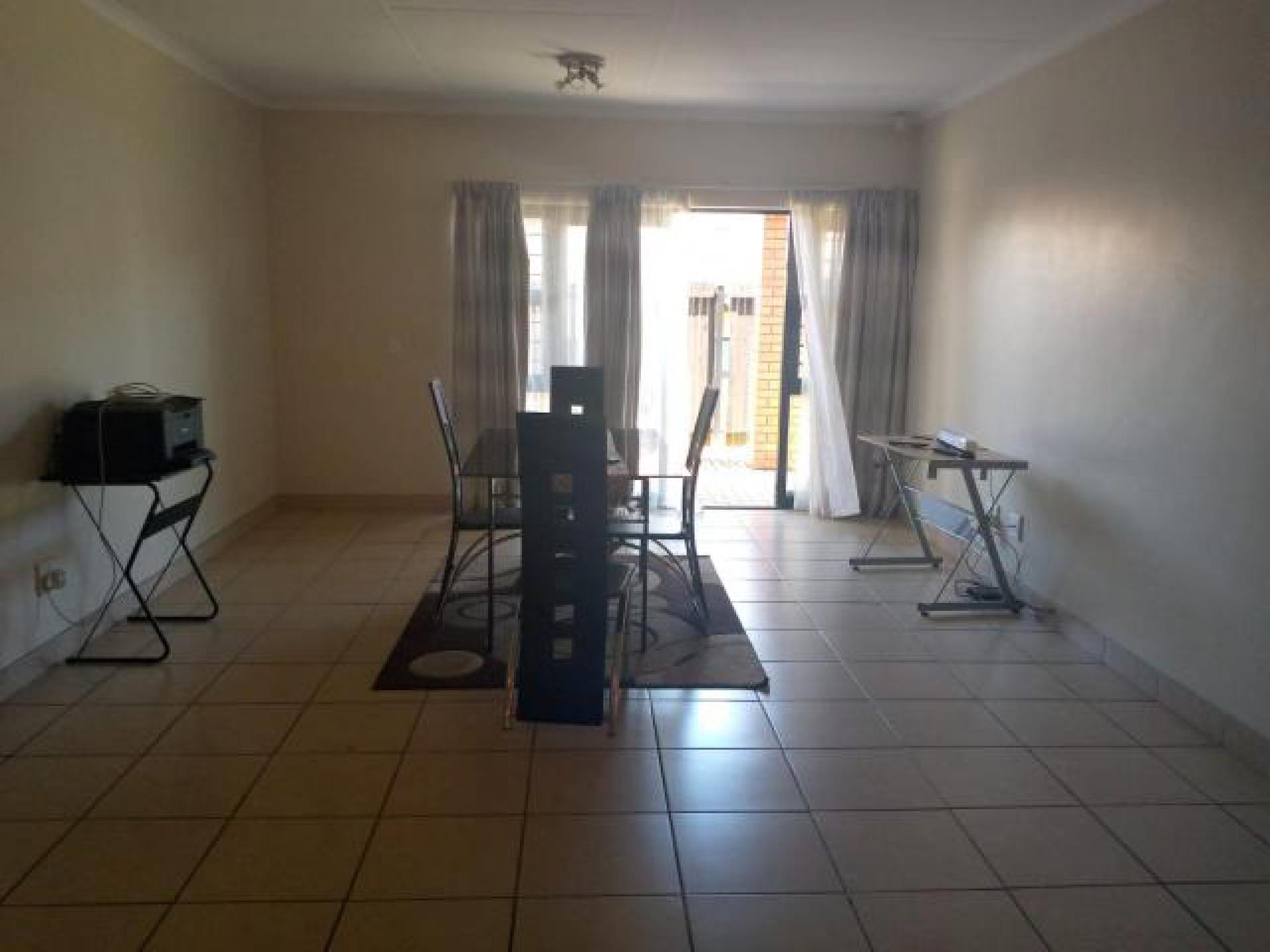 Lounges of property in Riverside Park