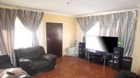 Lounges - 14 square meters of property in Kagiso