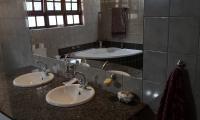Main Bathroom - 13 square meters of property in Safarituine