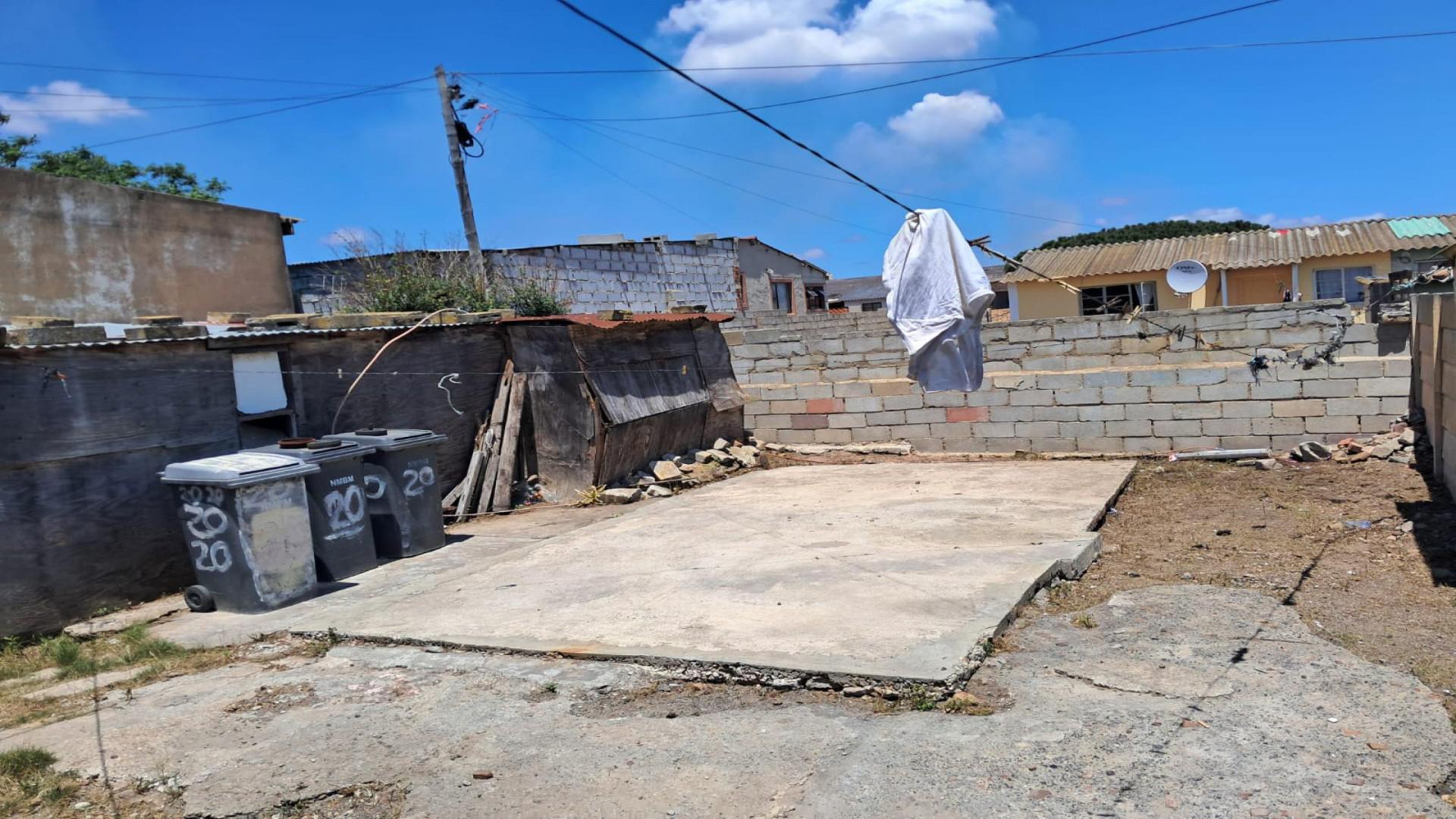 Backyard of property in Ibhayi (Zwide)