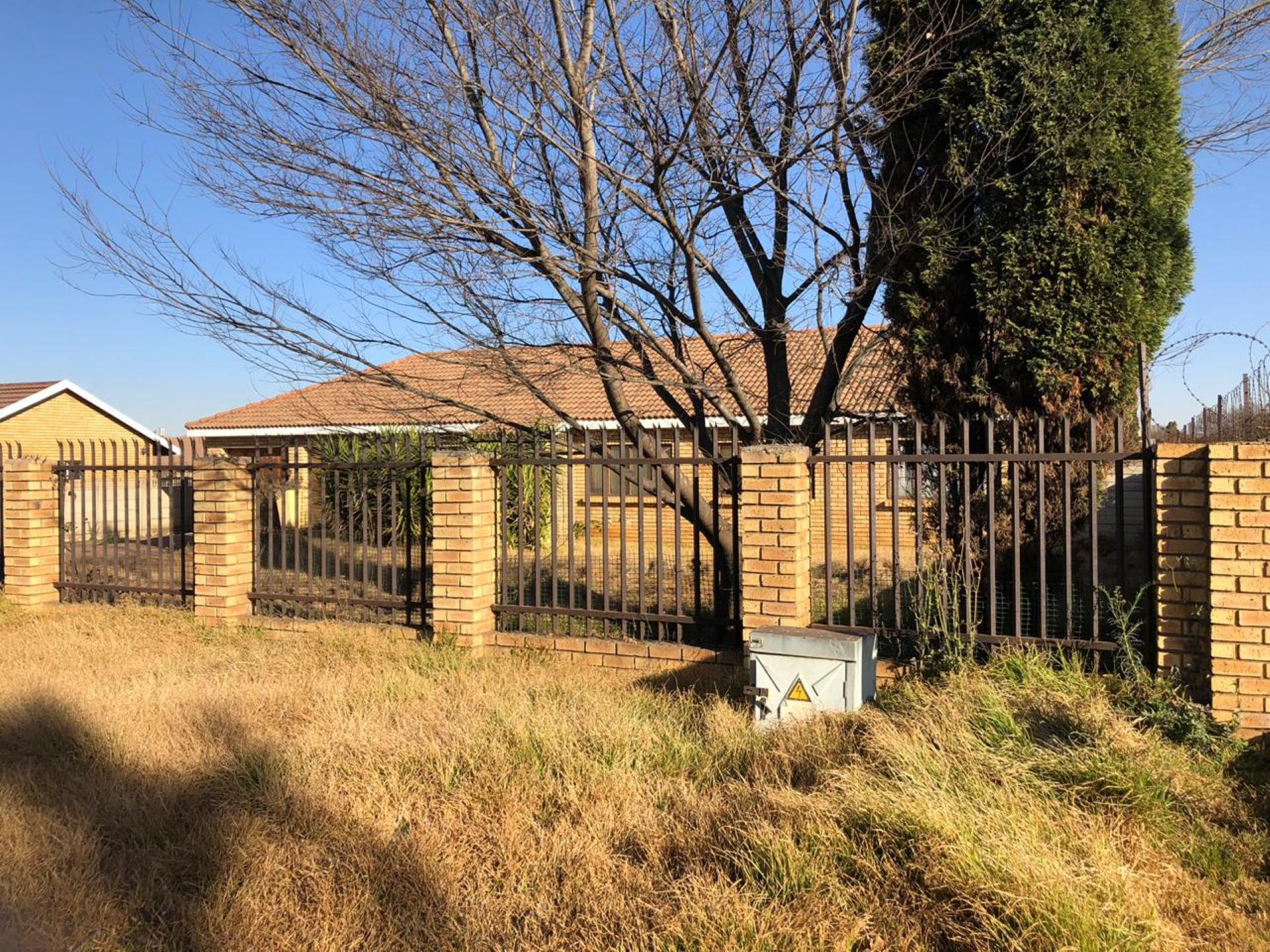 Front View of property in Delmas