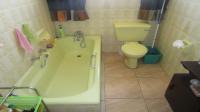Main Bathroom - 5 square meters of property in Haddon