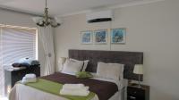 Bed Room 1 - 14 square meters of property in Vredenburg