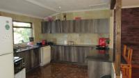Kitchen - 16 square meters of property in Grabouw