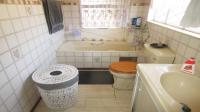 Main Bathroom - 6 square meters of property in Vaal Oewer