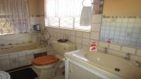 Main Bathroom - 6 square meters of property in Vaal Oewer