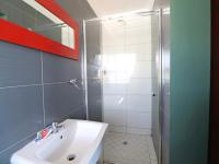 Bathroom 1 - 4 square meters of property in Valley View Estate