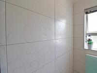 Bathroom 2 - 7 square meters of property in Valley View Estate