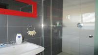 Bathroom 1 - 4 square meters of property in Valley View Estate