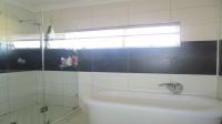 Main Bathroom - 13 square meters of property in Valley View Estate