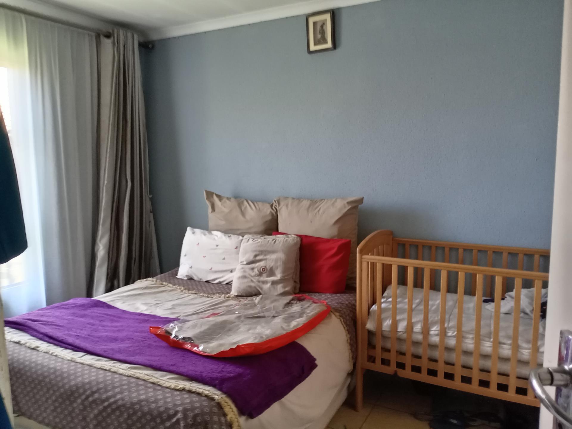 Bed Room 1 - 9 square meters of property in Zandspruit
