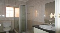 Bathroom 1 - 5 square meters of property in Safarituine