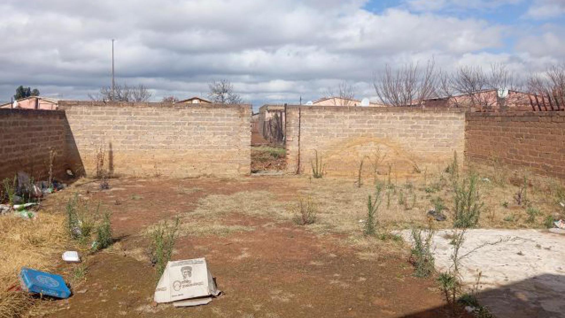 Backyard of property in Lakeside