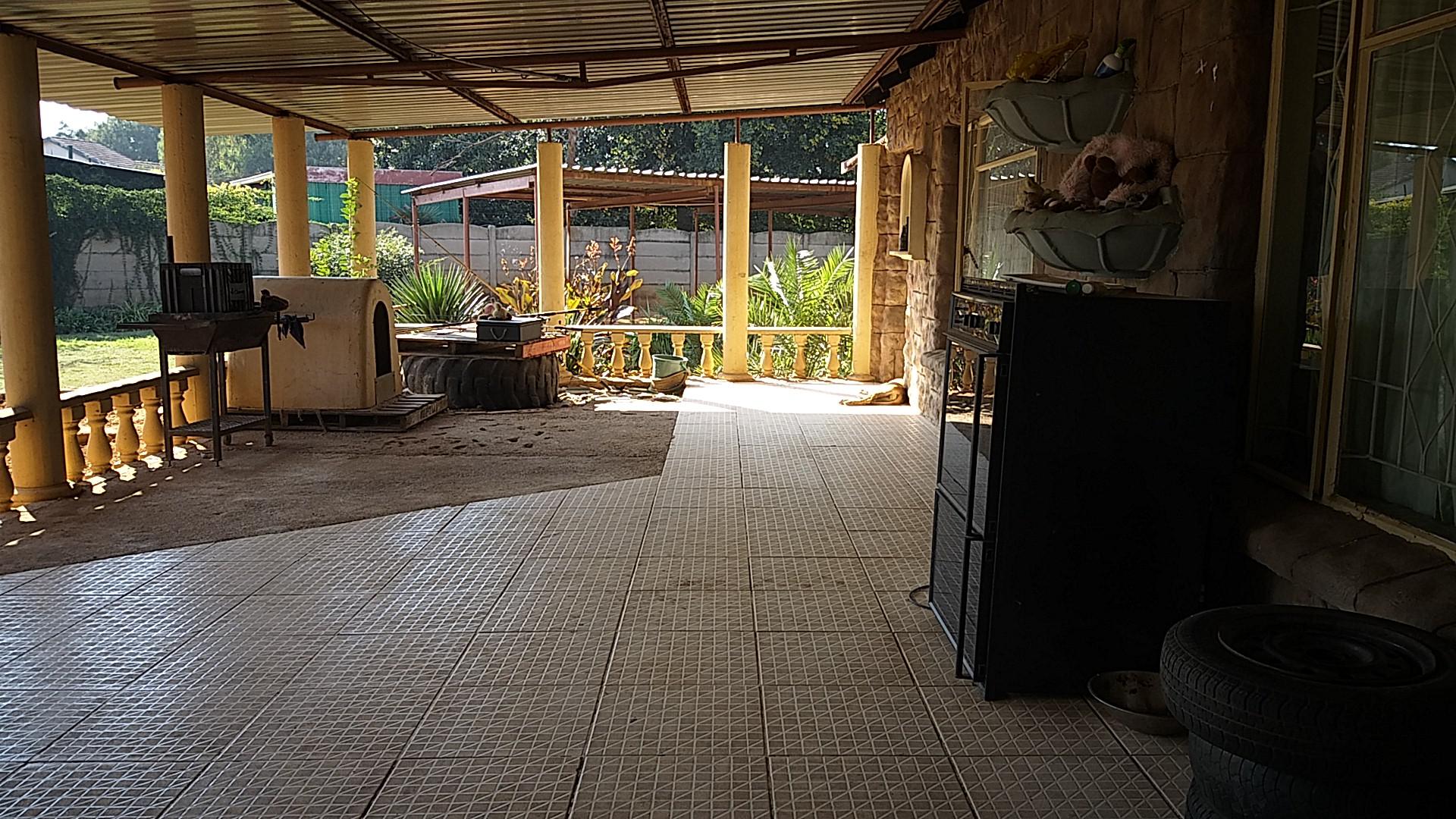 Patio - 90 square meters of property in Rensburg