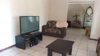 Lounges - 74 square meters of property in Rensburg