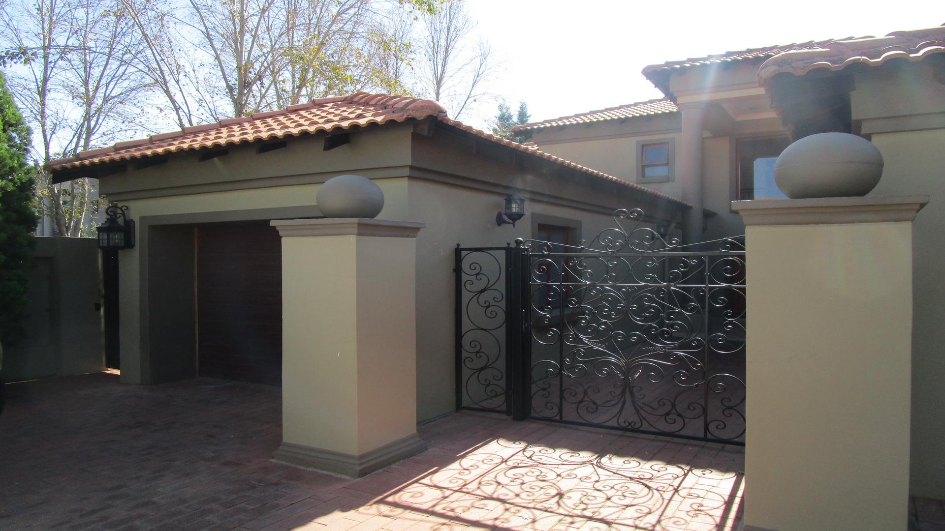 Front View of property in Silver Lakes Golf Estate