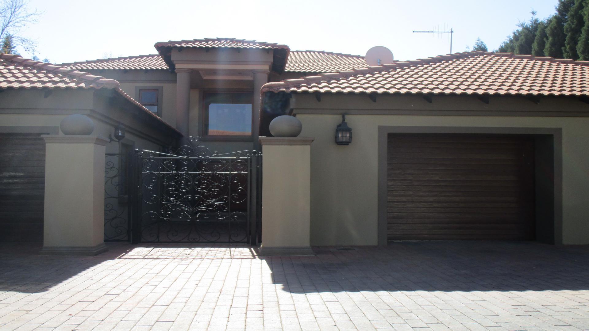 Front View of property in Silver Lakes Golf Estate