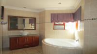 Bathroom 1 - 12 square meters of property in Silver Lakes Golf Estate