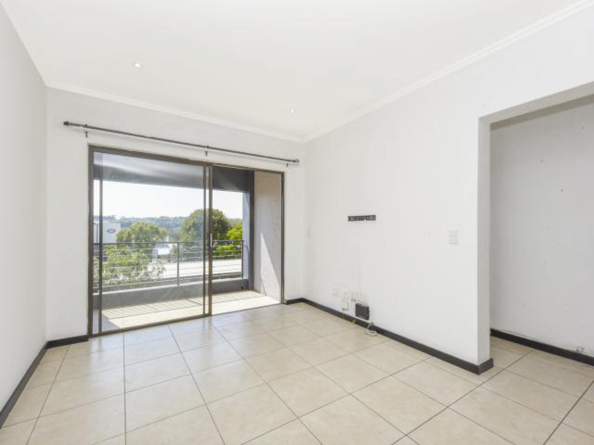 Lounges - 18 square meters of property in Lone Hill