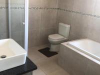 Bathroom 1 - 8 square meters of property in Rua Vista