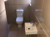 Guest Toilet - 5 square meters of property in Rua Vista
