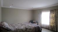 Main Bedroom - 30 square meters of property in Rua Vista